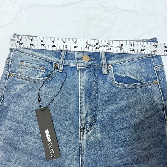 Fashion Nova Jeans Size 7 Gemma Sculpting Stretch Flare Wash Distressed Blue New - Picture 9 of 13